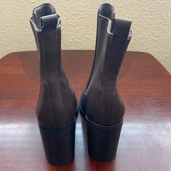 NEW Calvin Klein Maggie Chelsea Boots Heel Size 10 - Picture 2 of 10